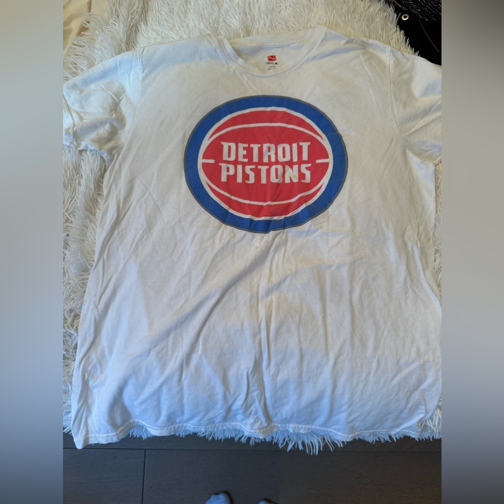 Detroit Pistons Hanes Tee Shirt